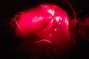 Laserowy pokaz eksplozji bomby atomowej w podziemiach kopalni uranu w Kowarach