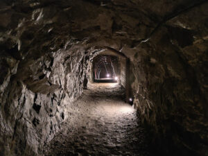 Zwiedzanie sztolni w dawnej kopalni uranu w Kowarach – bilety online i podziemna trasa turystyczna