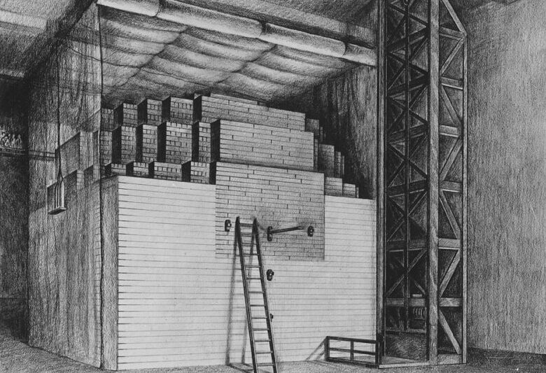 Szkic reaktora Chicago Pile-1 Enrica Fermiego – warstwowa konstrukcja grafitowo-uranowa.